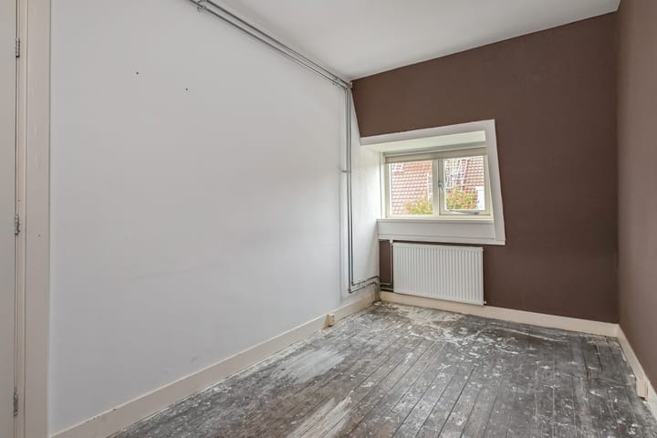 Tussenwoning te koop: Emmastraat 10, Voorburg