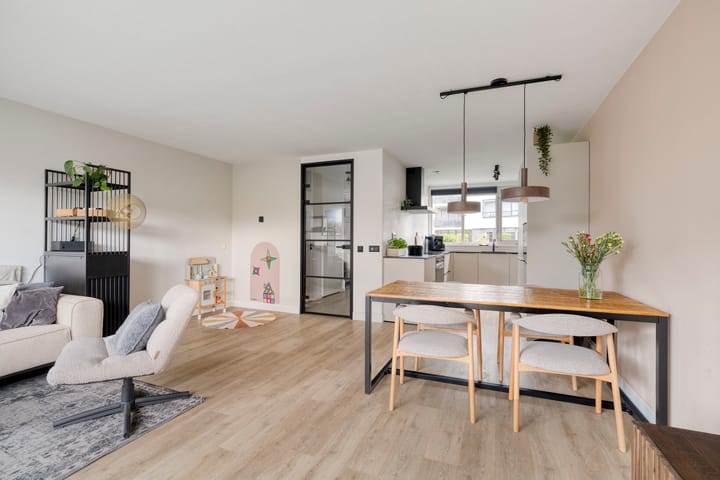 Tussenwoning te koop: Amsterdamlaan 49, Woerden