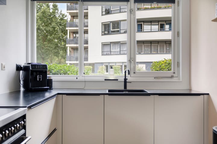 Tussenwoning te koop: Amsterdamlaan 49, Woerden