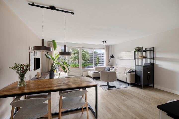Tussenwoning te koop: Amsterdamlaan 49, Woerden