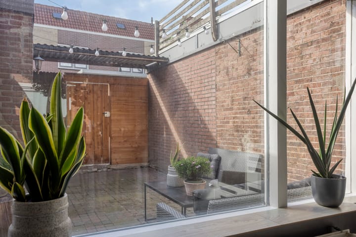 Tussenwoning te koop: Catharina Gillesstraat 33, Kampen