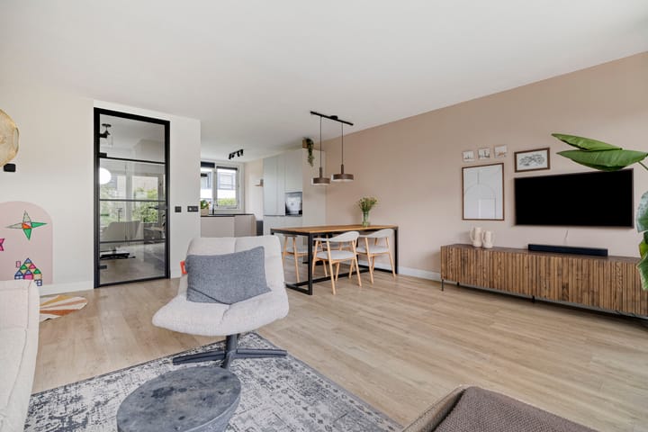 Tussenwoning te koop: Amsterdamlaan 49, Woerden