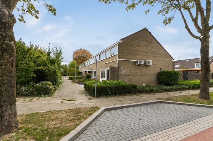 Tussenwoning te koop: Buitentuin 2, Zaltbommel