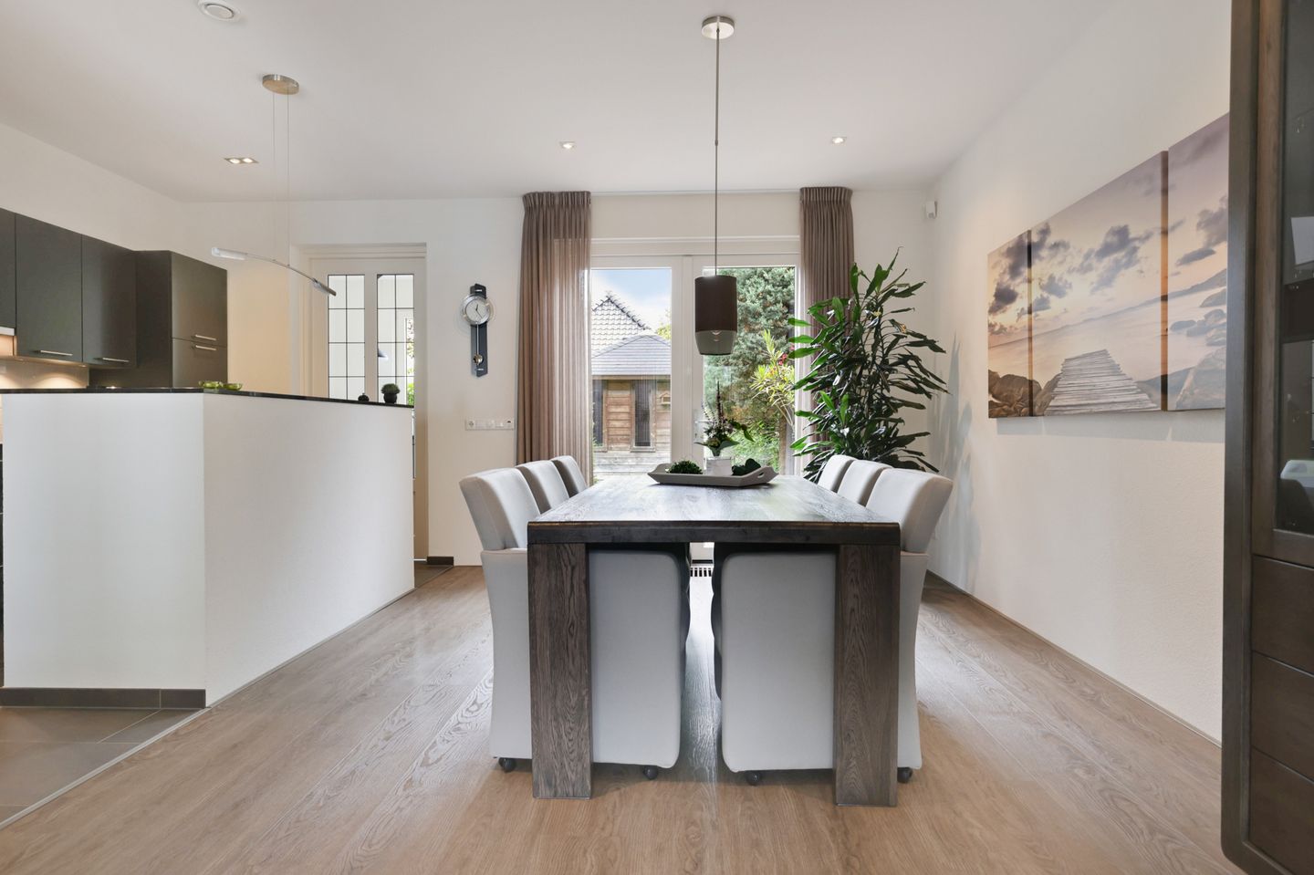 Photo 14 of Norman Belvealstraat 22