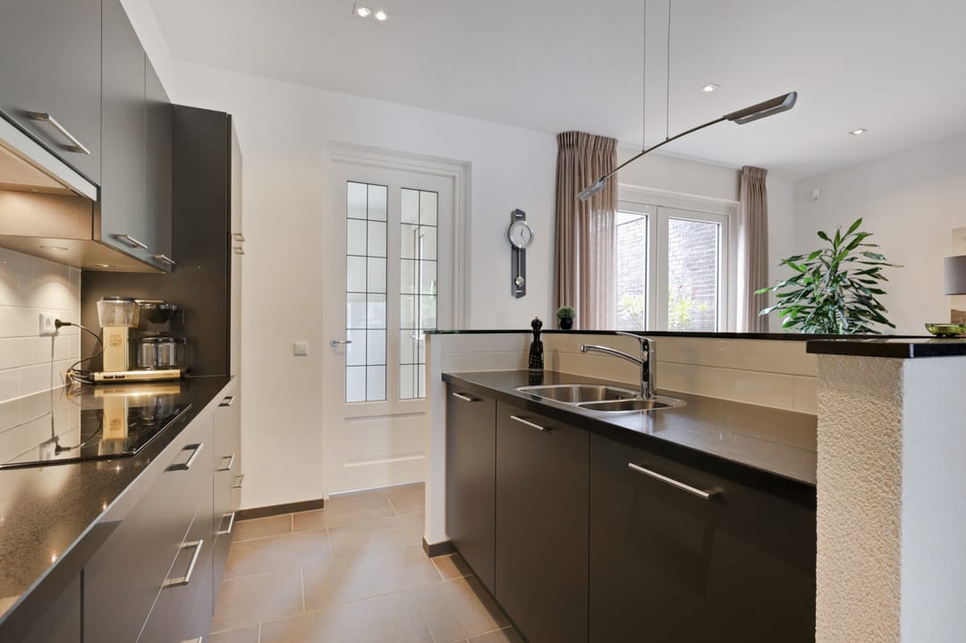 Photo 16 of Norman Belvealstraat 22
