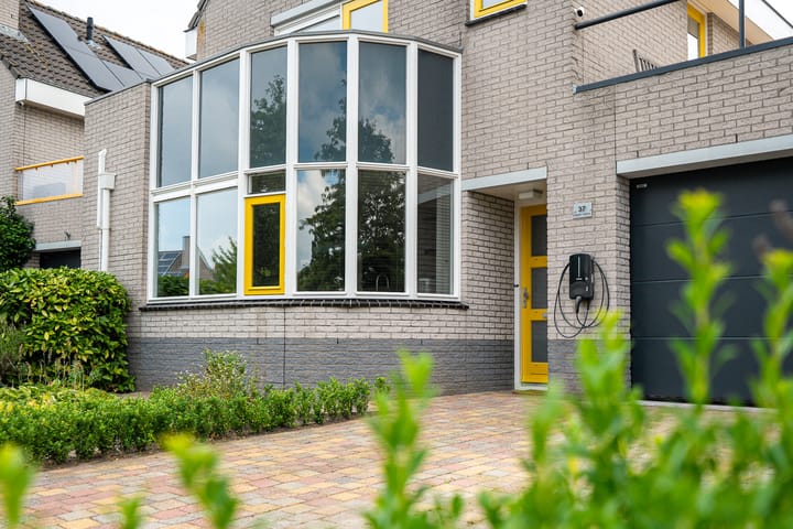 Vrijstaande woning te koop: Uilenburgstate 37, Leeuwarden