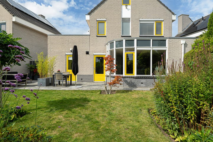 Vrijstaande woning te koop: Uilenburgstate 37, Leeuwarden