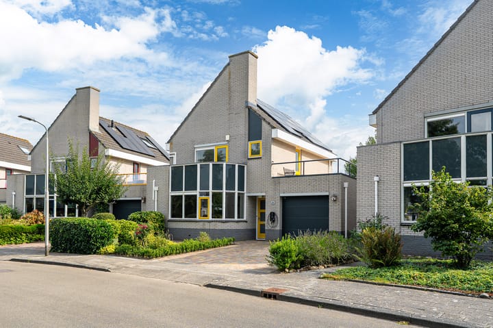 Vrijstaande woning te koop: Uilenburgstate 37, Leeuwarden