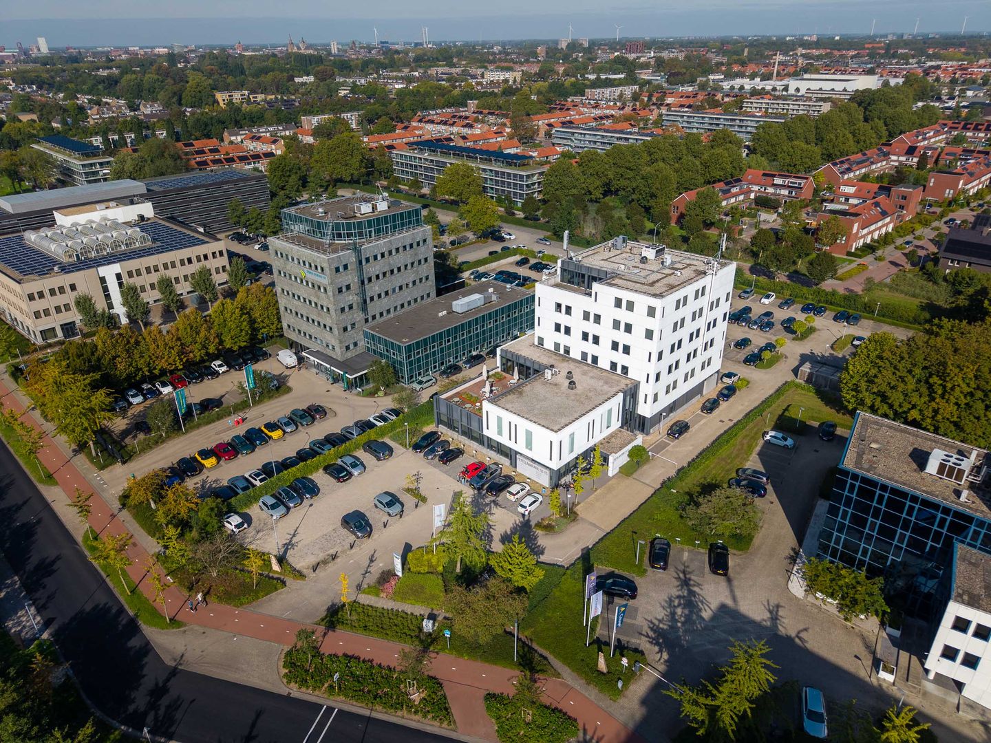 Bekijk foto 1 van Pettelaarpark 10-15