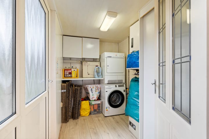 Tussenwoning te koop: Saeftinge 156, Haarlem
