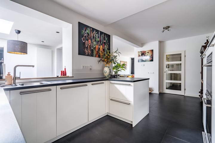 Tussenwoning te koop: dahliastraat 15, Weert