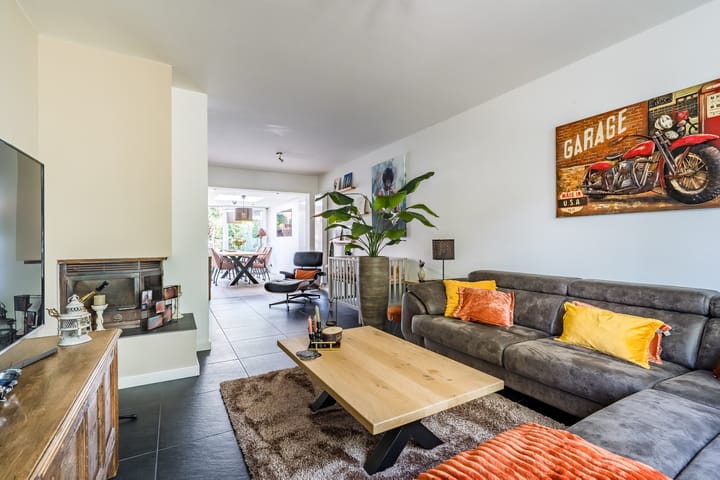 Tussenwoning te koop: dahliastraat 15, Weert