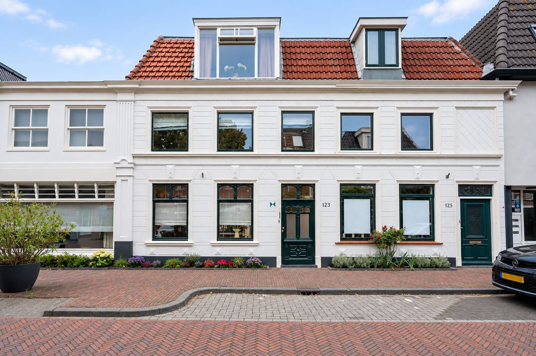 Photo 32 of Hooftstraat 123