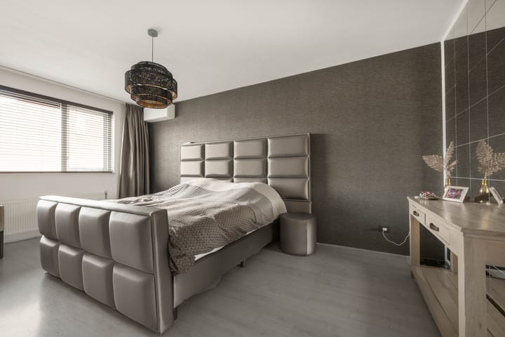 Tussenwoning te koop: Capricciolaan 29, Nieuw-Vennep