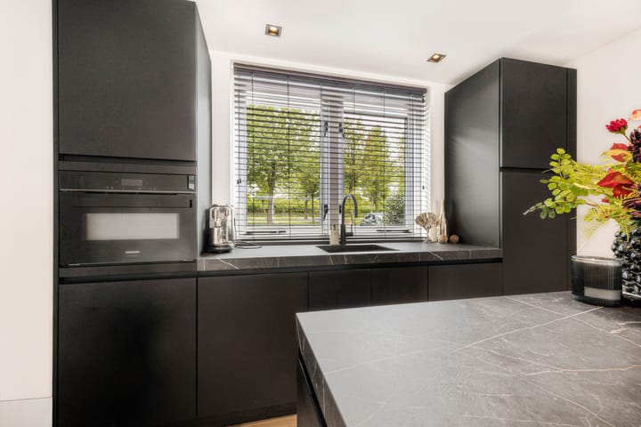 Tussenwoning te koop: Capricciolaan 29, Nieuw-Vennep