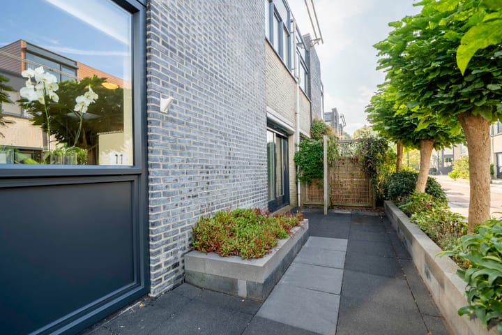 Hoekwoning te koop: C.F. Kuijken-van der Eijndetuin 11, Heerhugowaard