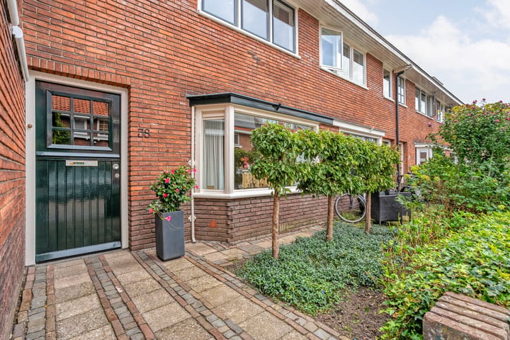 Tussenwoning te koop: De Genestetstraat 38, Zwolle