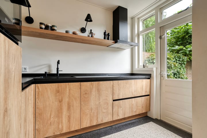 Tussenwoning te koop: De Genestetstraat 38, Zwolle
