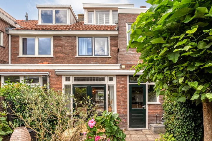 Tussenwoning te koop: De Genestetstraat 38, Zwolle