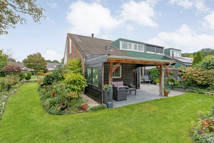 Twee-onder-één-kap te koop: Bolsterstraat 11, Slagharen