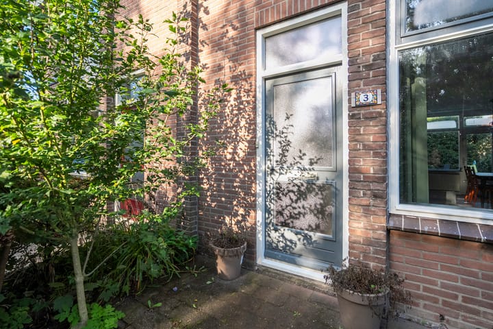 Tussenwoning te koop: Burgemeester Mackaystraat 3, Meppel