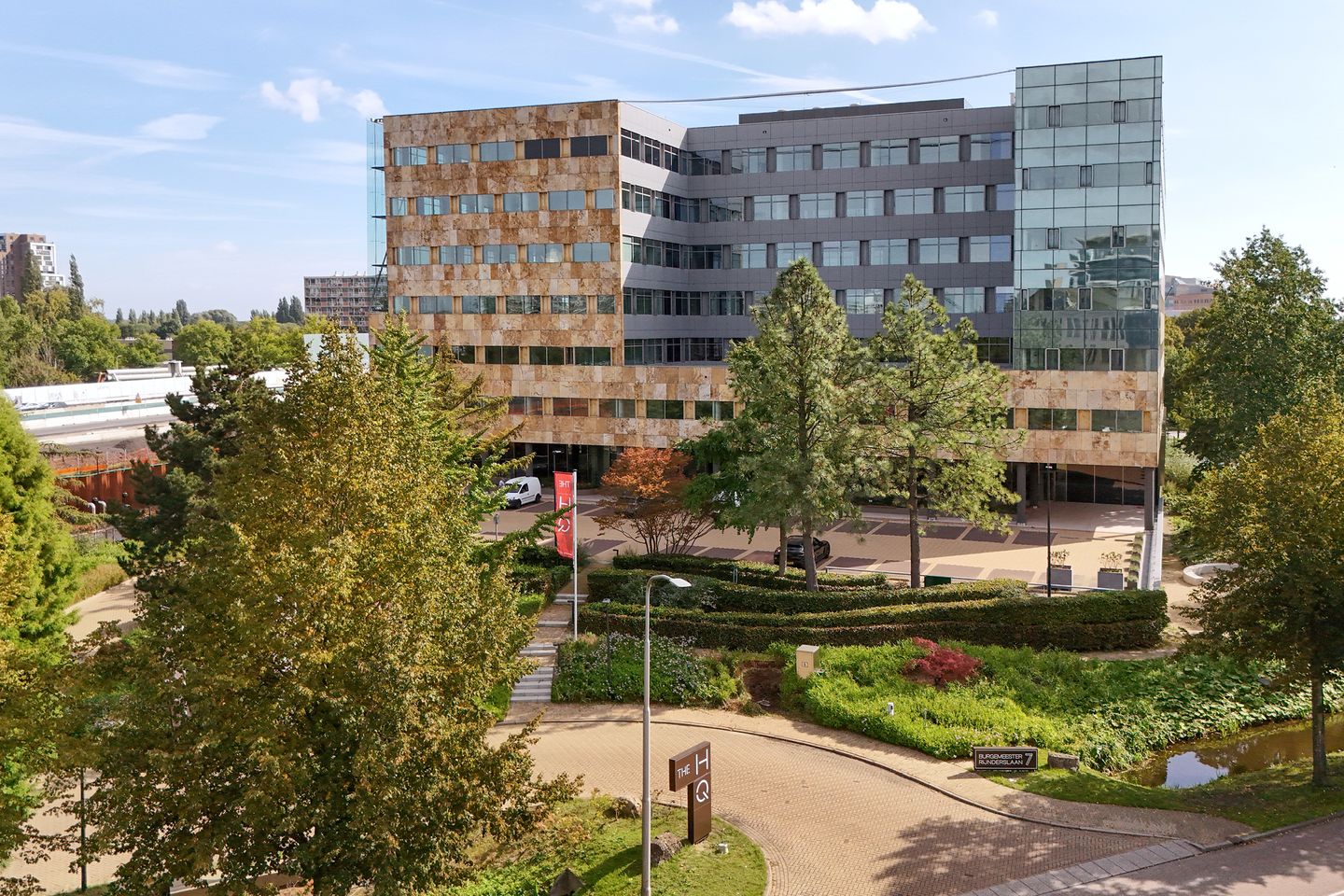 Bekijk foto 2 van Burgemeester Rijnderslaan 7