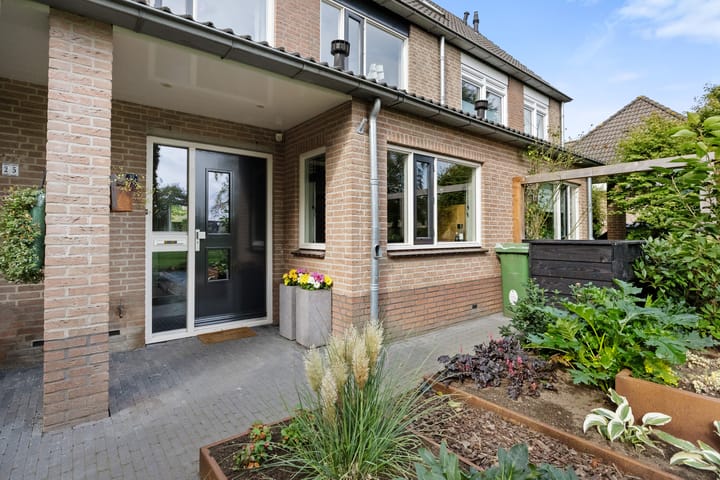 Tussenwoning te koop: Wethouder Zandbergenlaan 27, Barneveld
