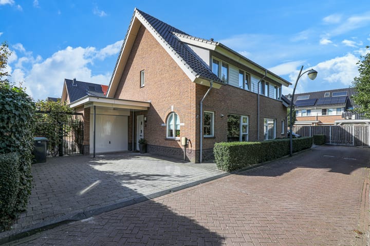 Twee-onder-één-kap te koop: Johanneshoeve 13, Hooglanderveen