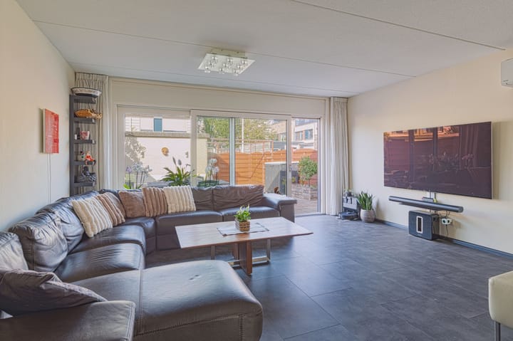 Hoekwoning te koop: Mazurkastraat 1, Barendrecht