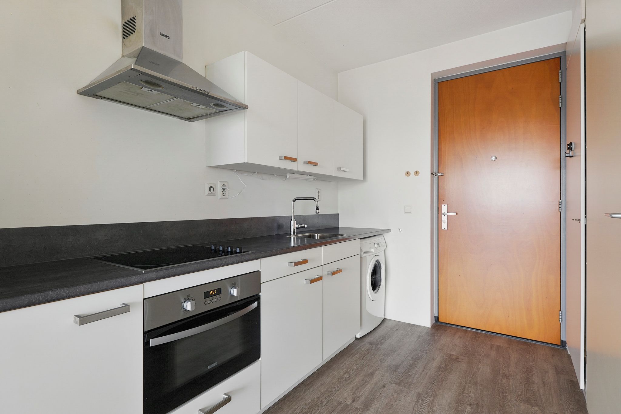Photo 18 of Welnastraat 641