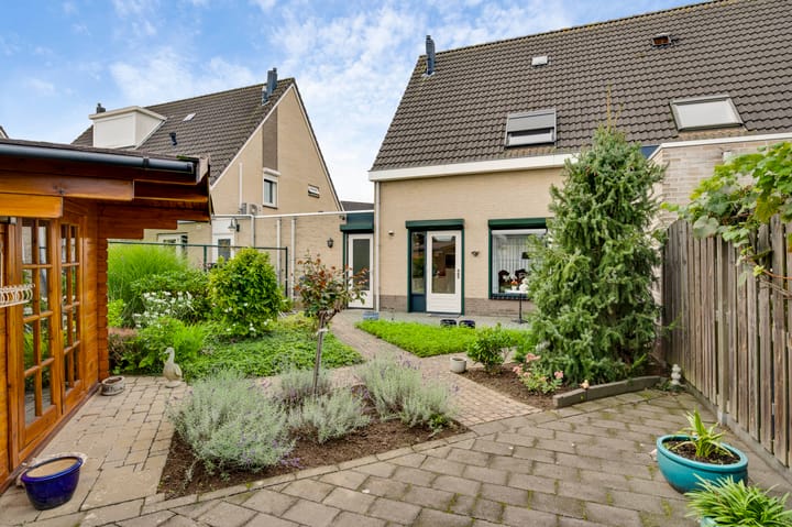 Tussenwoning te koop: Schachtstraat 22, Geleen