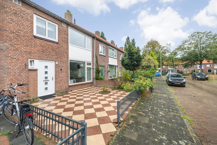 Tussenwoning te koop: Otterring 72, Breda