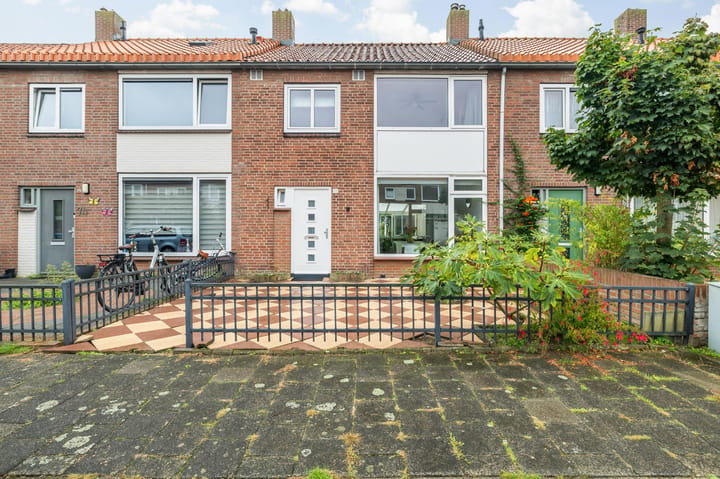 Tussenwoning te koop: Otterring 72, Breda