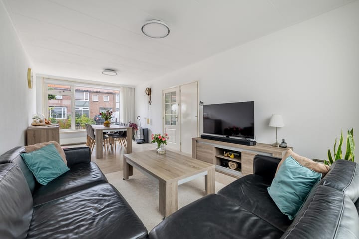 Tussenwoning te koop: Otterring 72, Breda