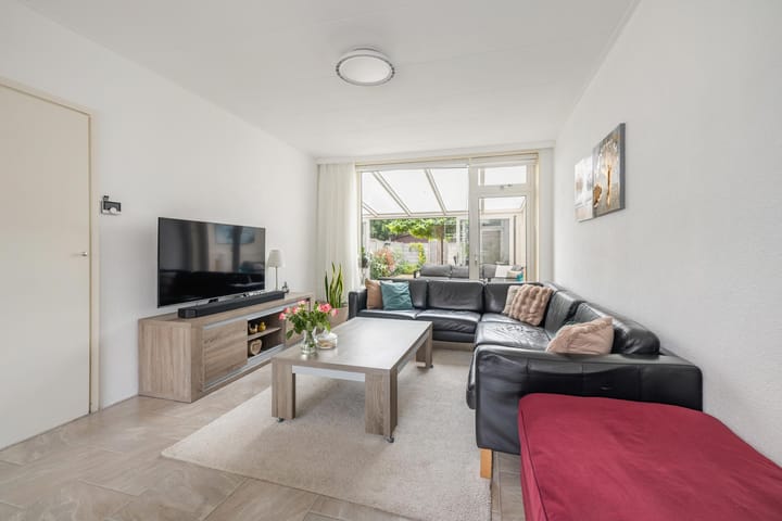Tussenwoning te koop: Otterring 72, Breda
