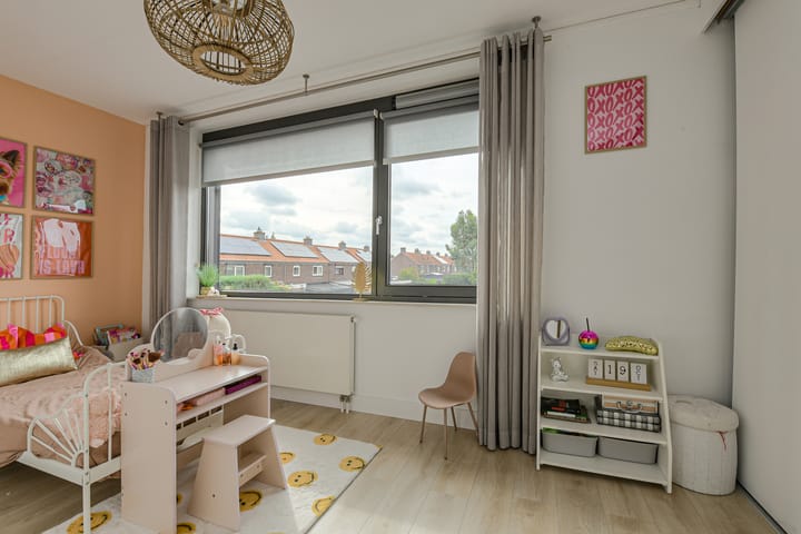 Tussenwoning te koop: Van Oldeneellaan 73, Oosterhout (Nb)