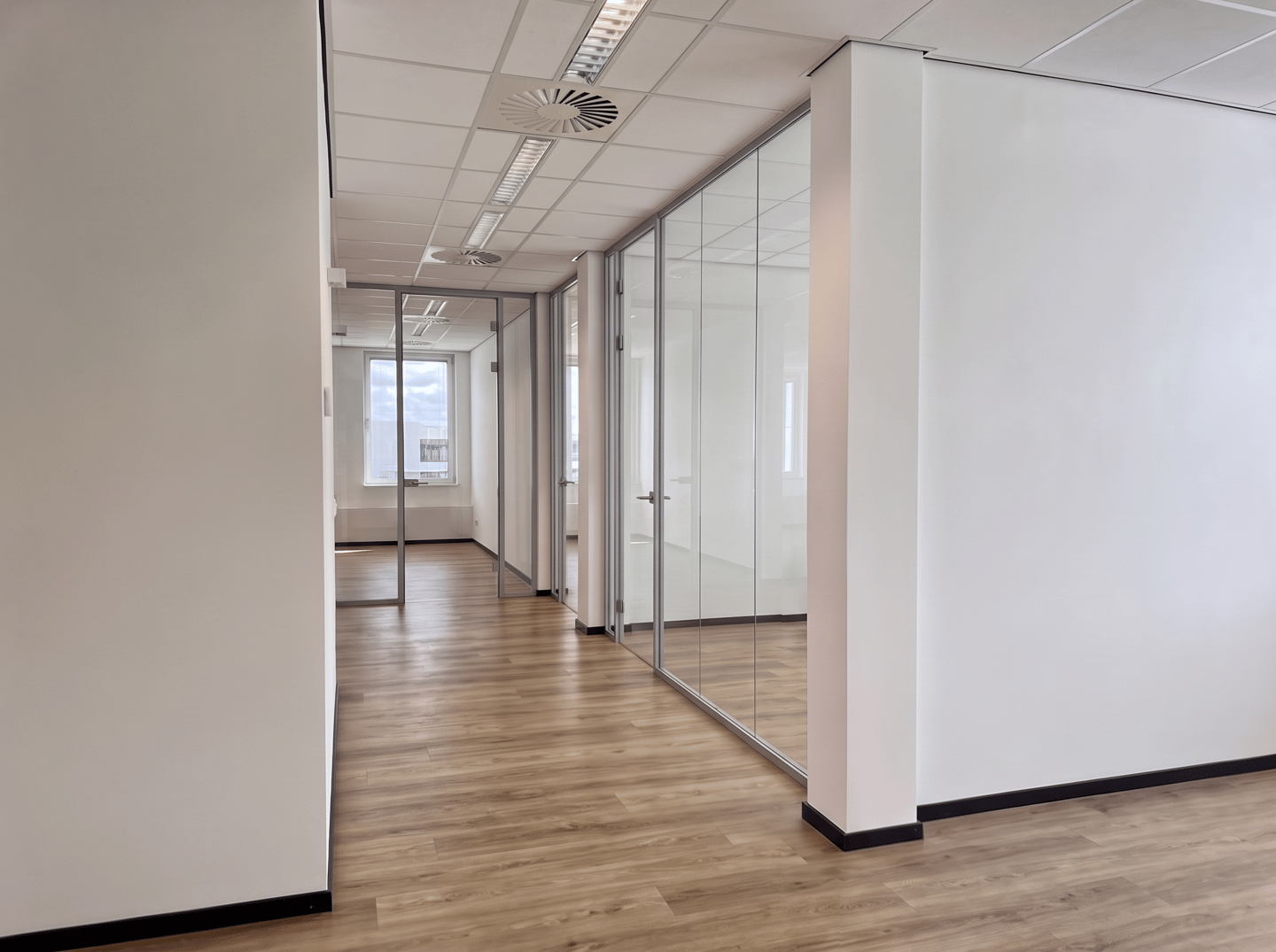 Bekijk foto 5 van Rivium 1e straat 17