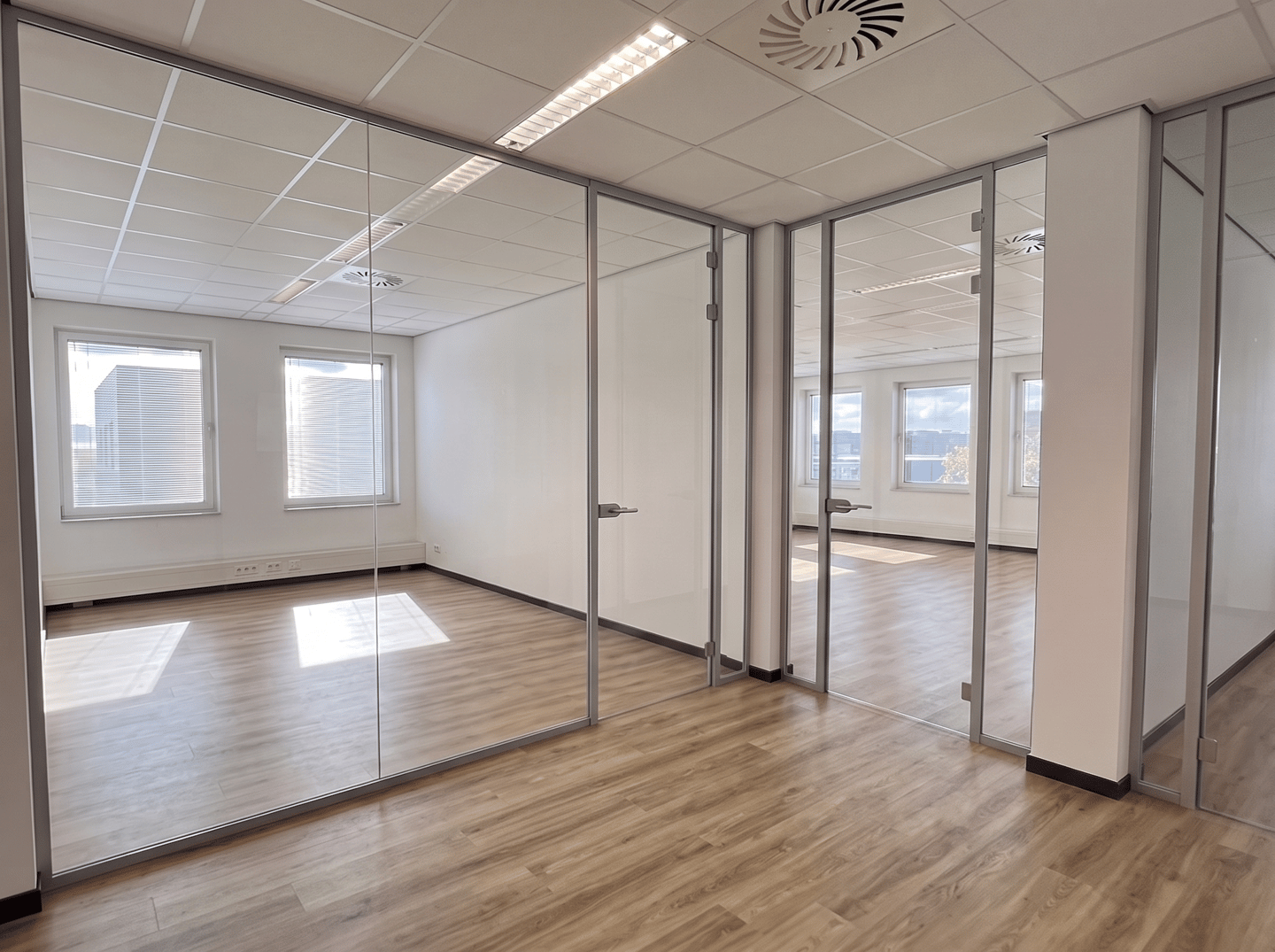 Bekijk foto 3 van Rivium 1e straat 17