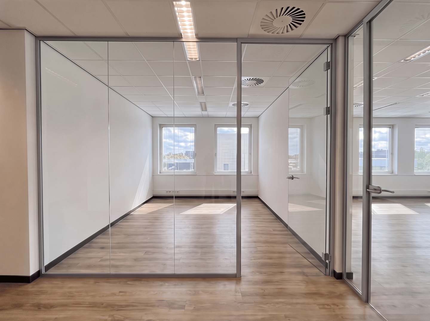 Bekijk foto 4 van Rivium 1e straat 17