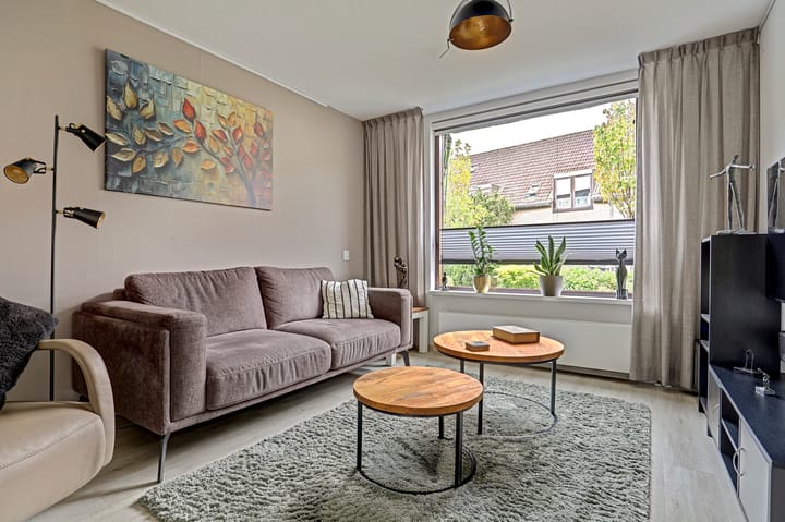 Tussenwoning te koop: Aletta Jacobs-erf 364, Dordrecht