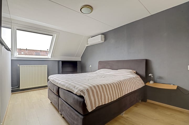 Tussenwoning te koop: Aletta Jacobs-erf 364, Dordrecht