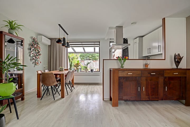 Tussenwoning te koop: Aletta Jacobs-erf 364, Dordrecht