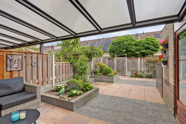 Tussenwoning te koop: Aletta Jacobs-erf 364, Dordrecht