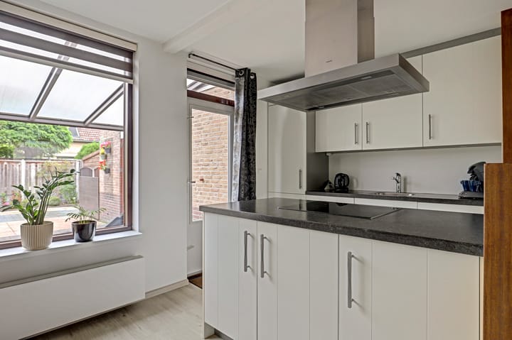 Tussenwoning te koop: Aletta Jacobs-erf 364, Dordrecht
