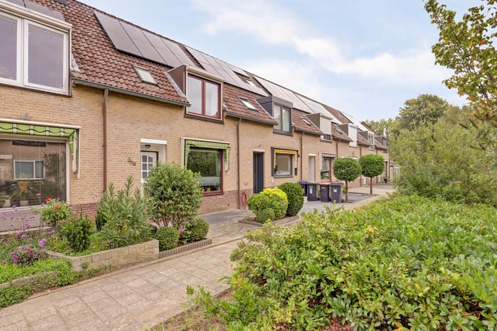 Tussenwoning te koop: Aletta Jacobs-erf 364, Dordrecht