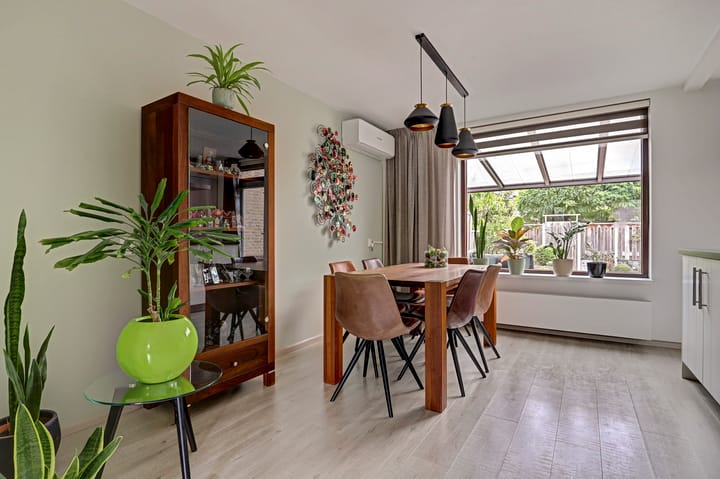 Tussenwoning te koop: Aletta Jacobs-erf 364, Dordrecht