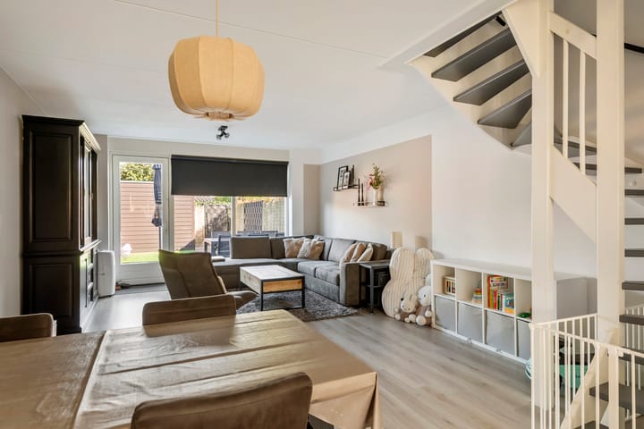 Tussenwoning te koop: Albrechtshof 20, Meteren