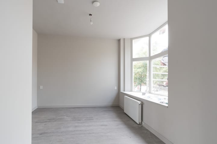 Hoekwoning te huur: Bakhuizen van den Brinkstraat 3, Haarlem