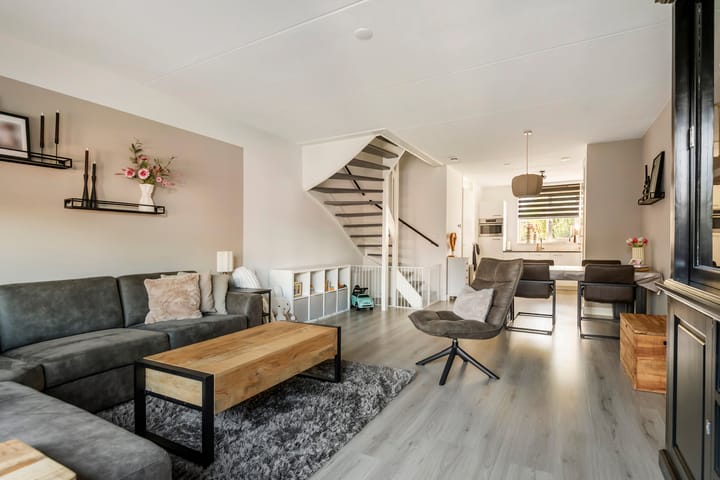 Tussenwoning te koop: Albrechtshof 20, Meteren