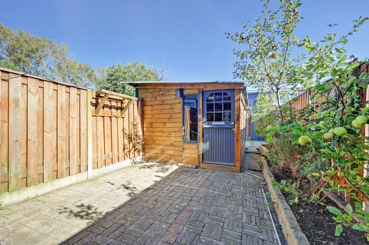Tussenwoning te koop: Toverfluitstraat 16, Hoogvliet Rotterdam